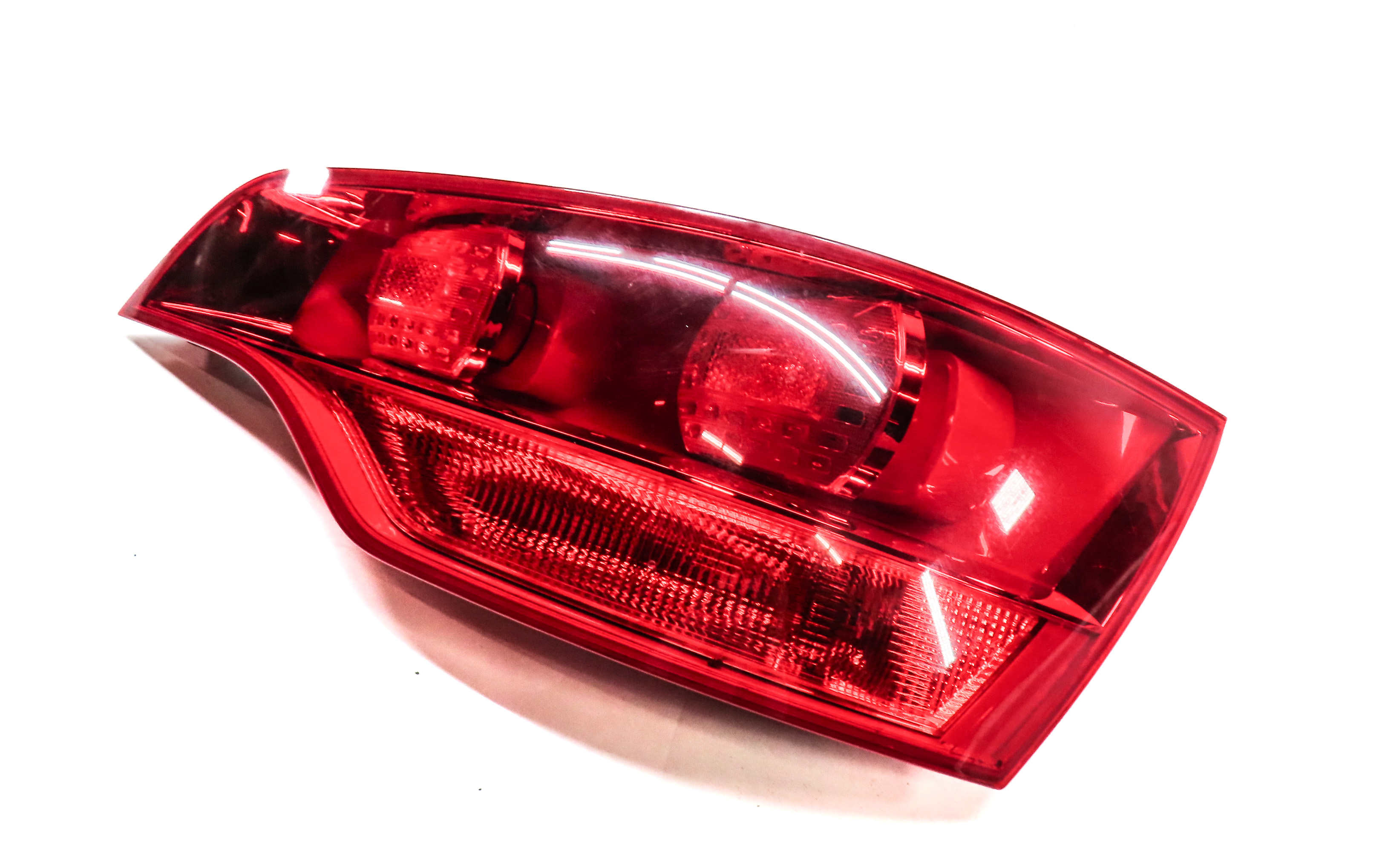 2007-2009 AUDI Q7 (4L) RIGHT PASSENGER REAR TAILLIGHT BRAKE LIGHT LAMP — exact item pictured